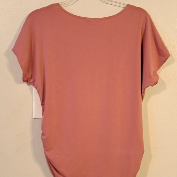 ‎Discreet Top With Necklace - Picture 2 of 6